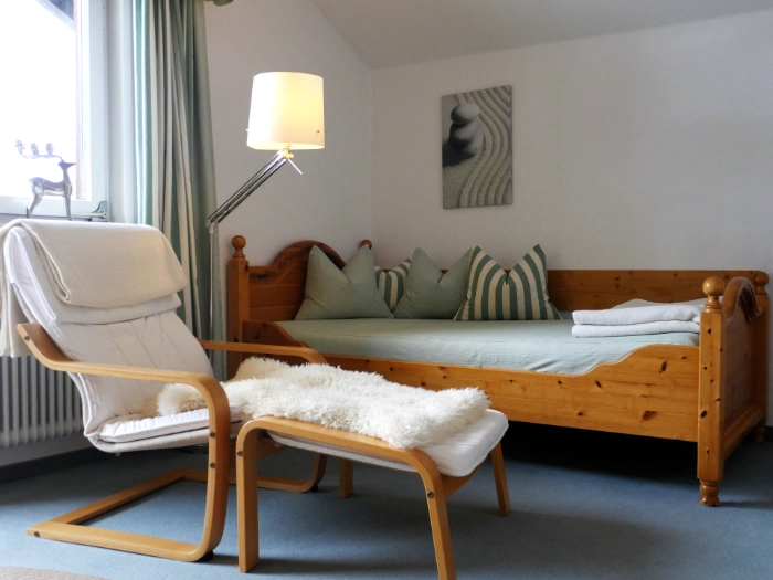 Wohnbereich mit Schlafgelegenheit